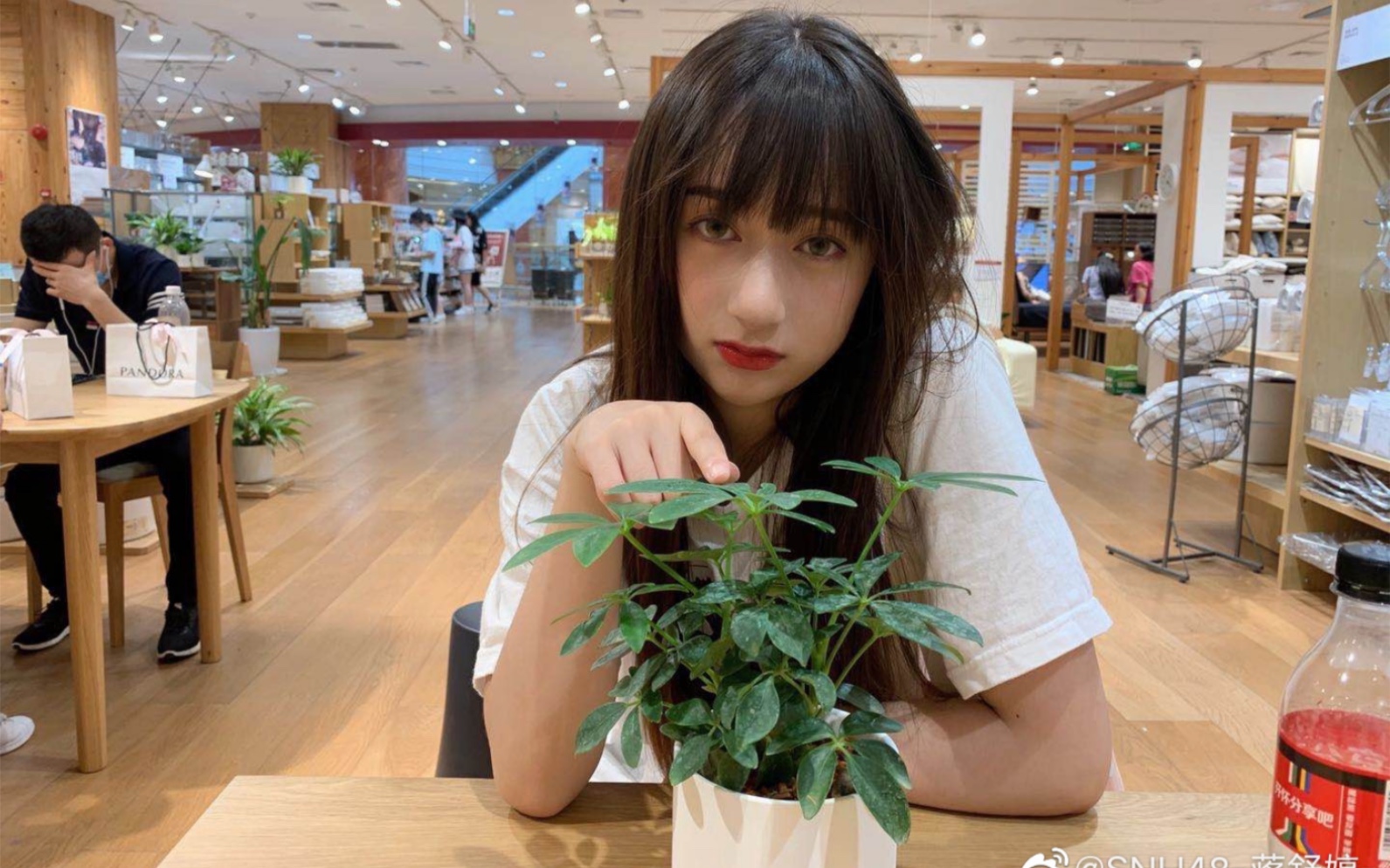 蒋舒婷说叶总给周诗雨王奕朋友圈点赞,原来叶总也磕cp啊!