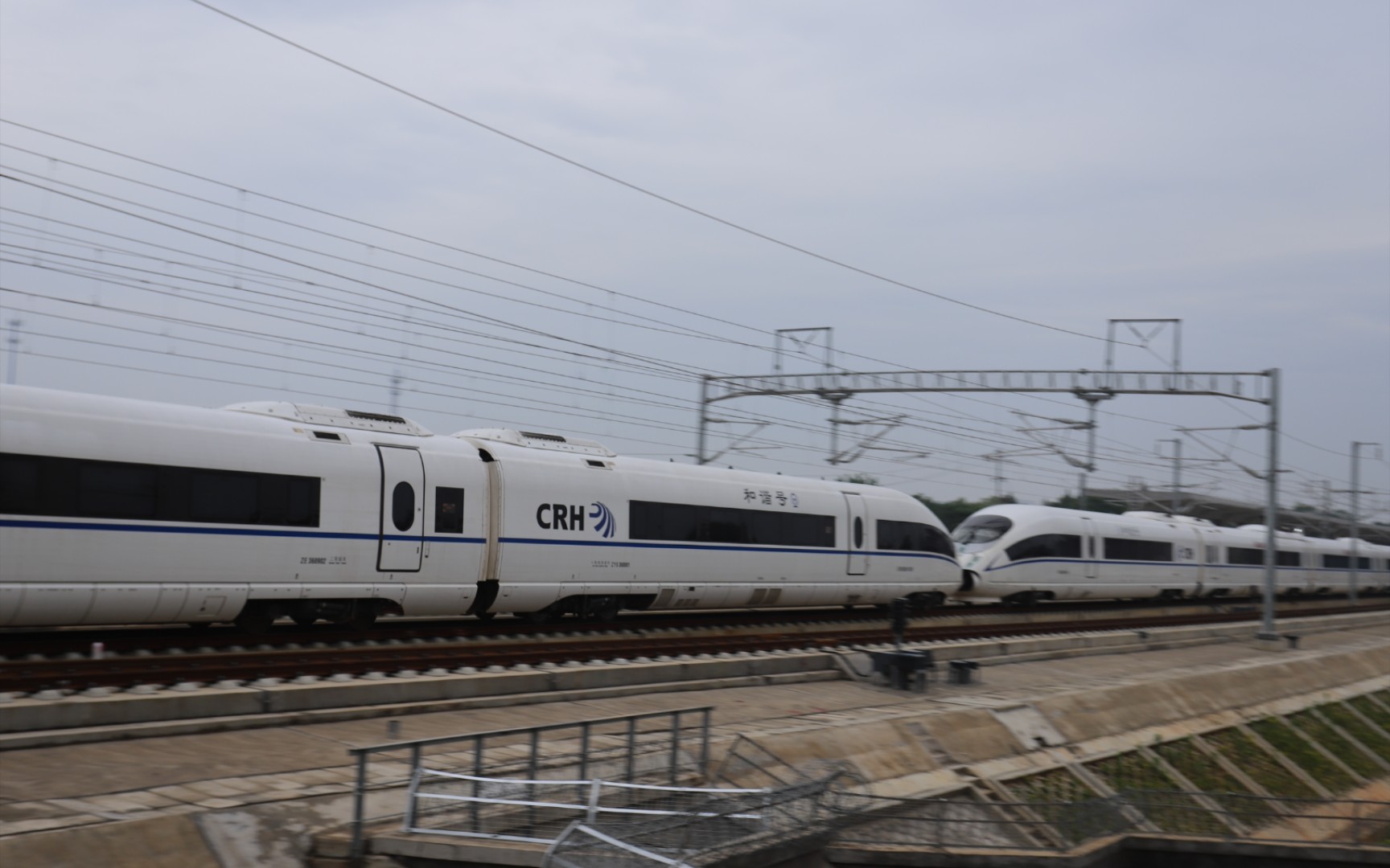 【长益常高铁】重连和谐号高速跨站!crh380b检测车高速通过宁乡西站