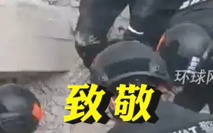 Download Video: 甘孜特警徒手刨土救出3人，却再也救不回父亲与妹妹