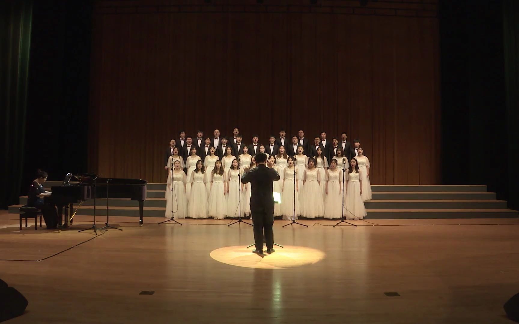 西京学院行健合唱团演唱的《那段时光》