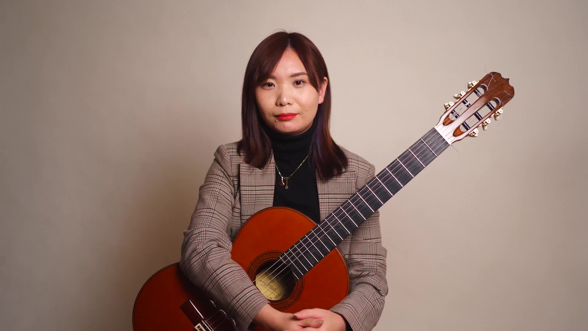 【尼龙弦上的传奇】no.1陈曦给你讲解吉他上的泛音轮指,刷弦,扫弦技巧