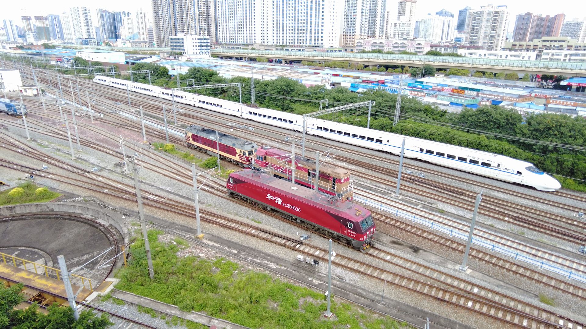 东风7g拉东风4d进库