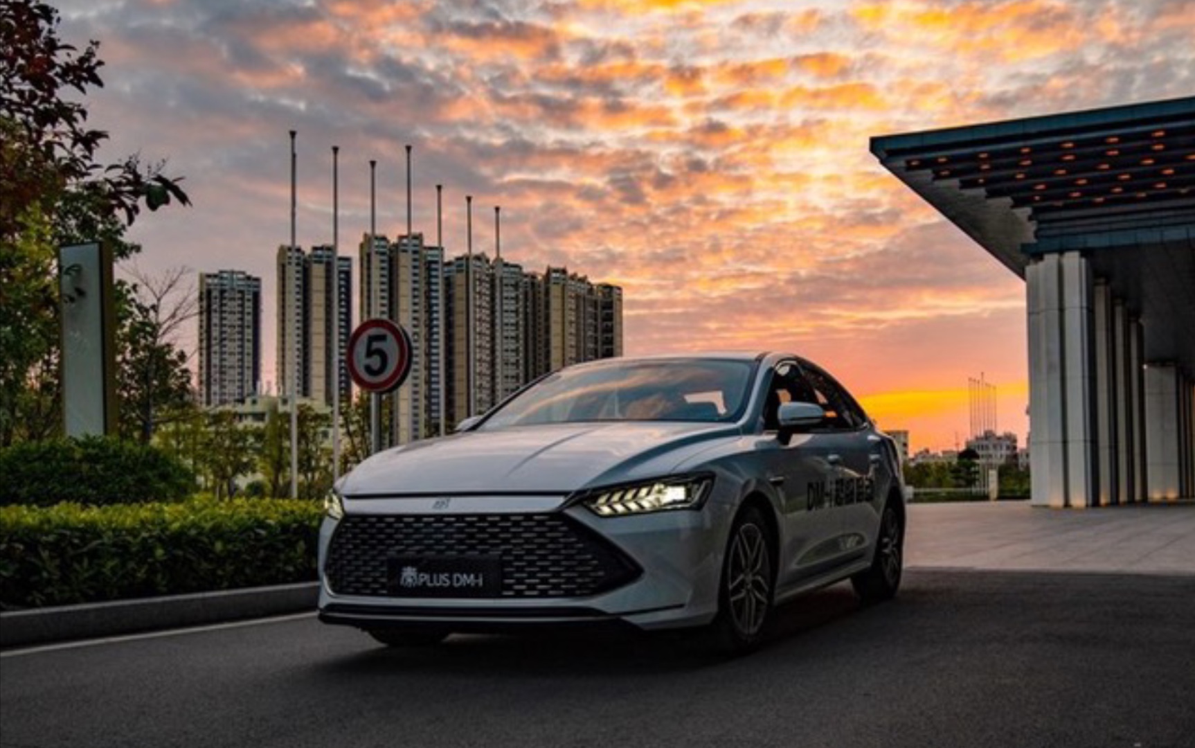 你们的比亚迪dmi混动说要78月份交车