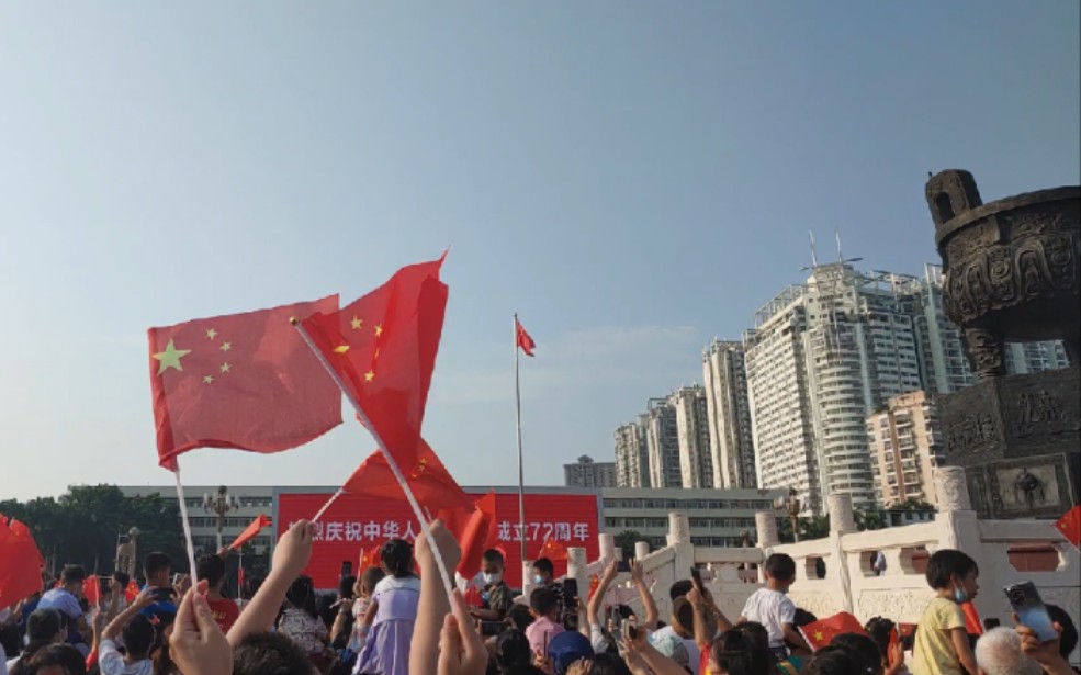 群众视角看南宁民族广场升旗