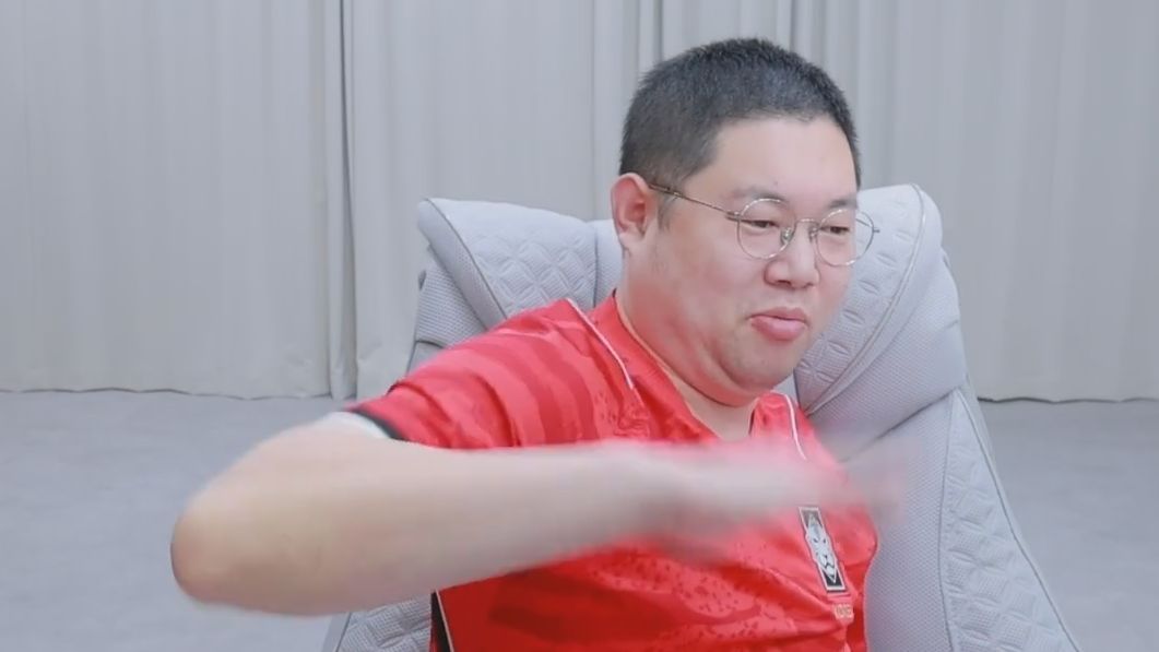 韩国球迷看亚运会中韩1-2半决赛reaction，观王钰栋跳崔伞震胸舞，聊韩国免兵役【中国队为主cut】