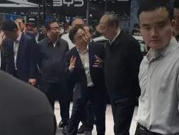 Tải video: 要搞大事情？北京市一把手突访北京车展， 先访小米汽车见雷军，再探比亚迪见王传福！ #雷军 #比亚迪 #王传福