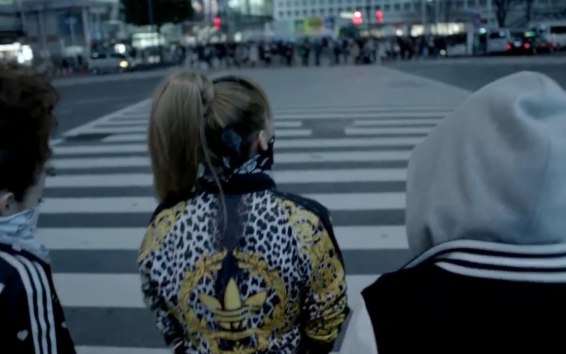 2NE1 阿迪达斯三叶草2012渋谷街头广告 adidas Originals all Originals Represent 高清哔哩哔哩bilibili