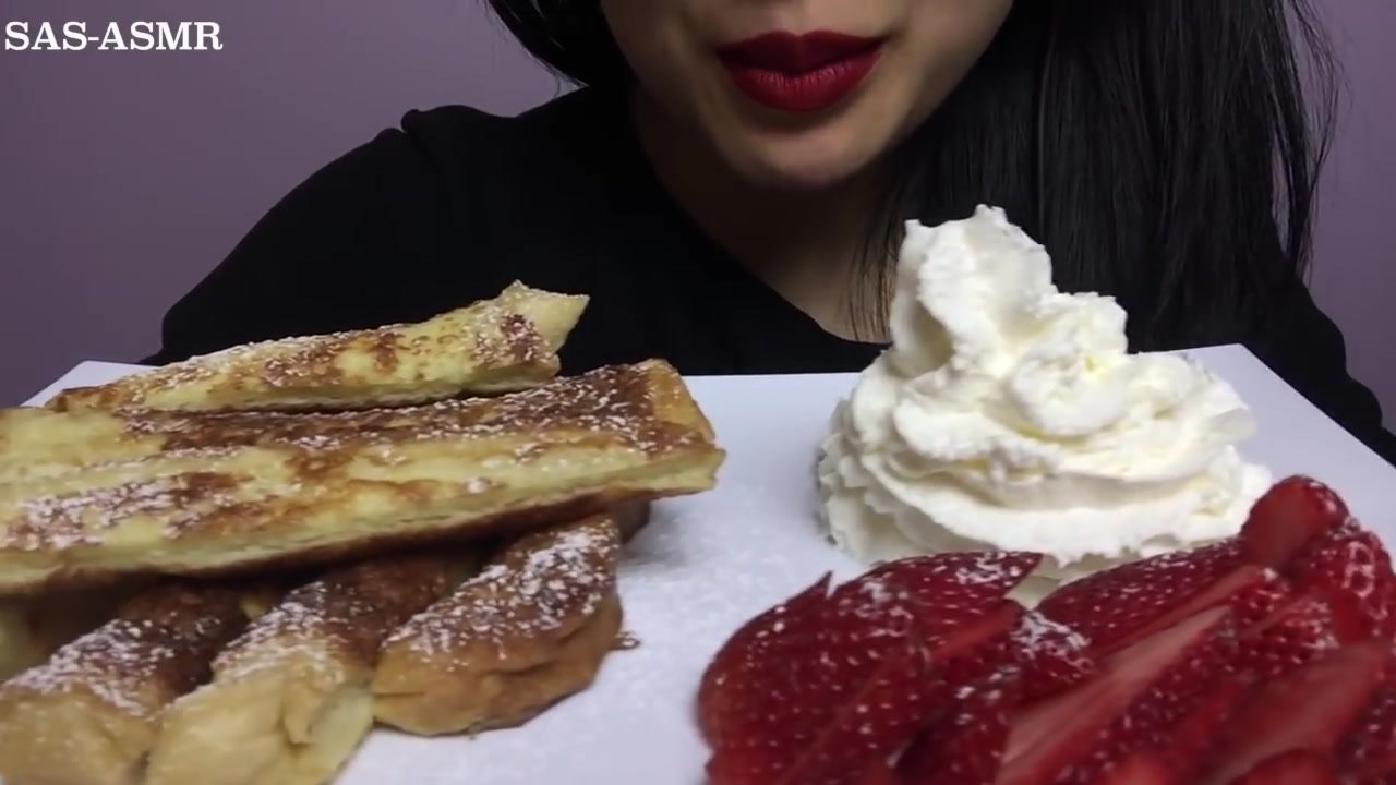 [asmr] sas-asmr 吃奶油蘸草莓 (没听懂 胸大的说一下)第一口1分25秒