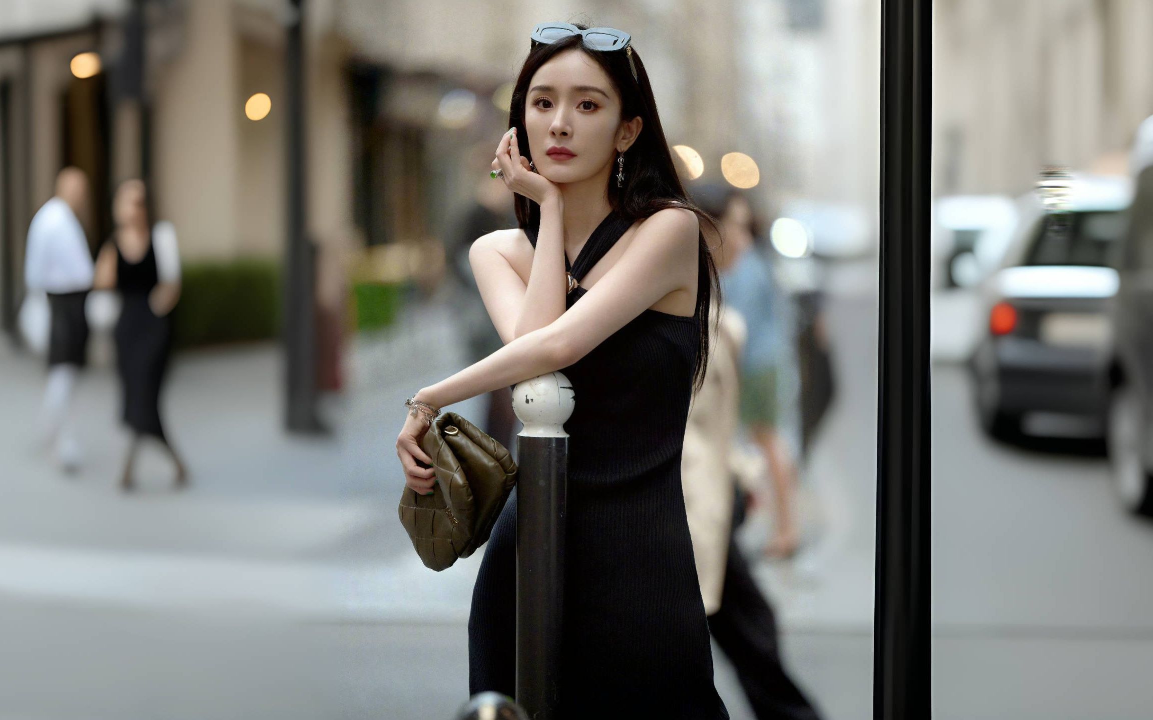 杨幂年近40,颜值依旧,胶原蛋白满满