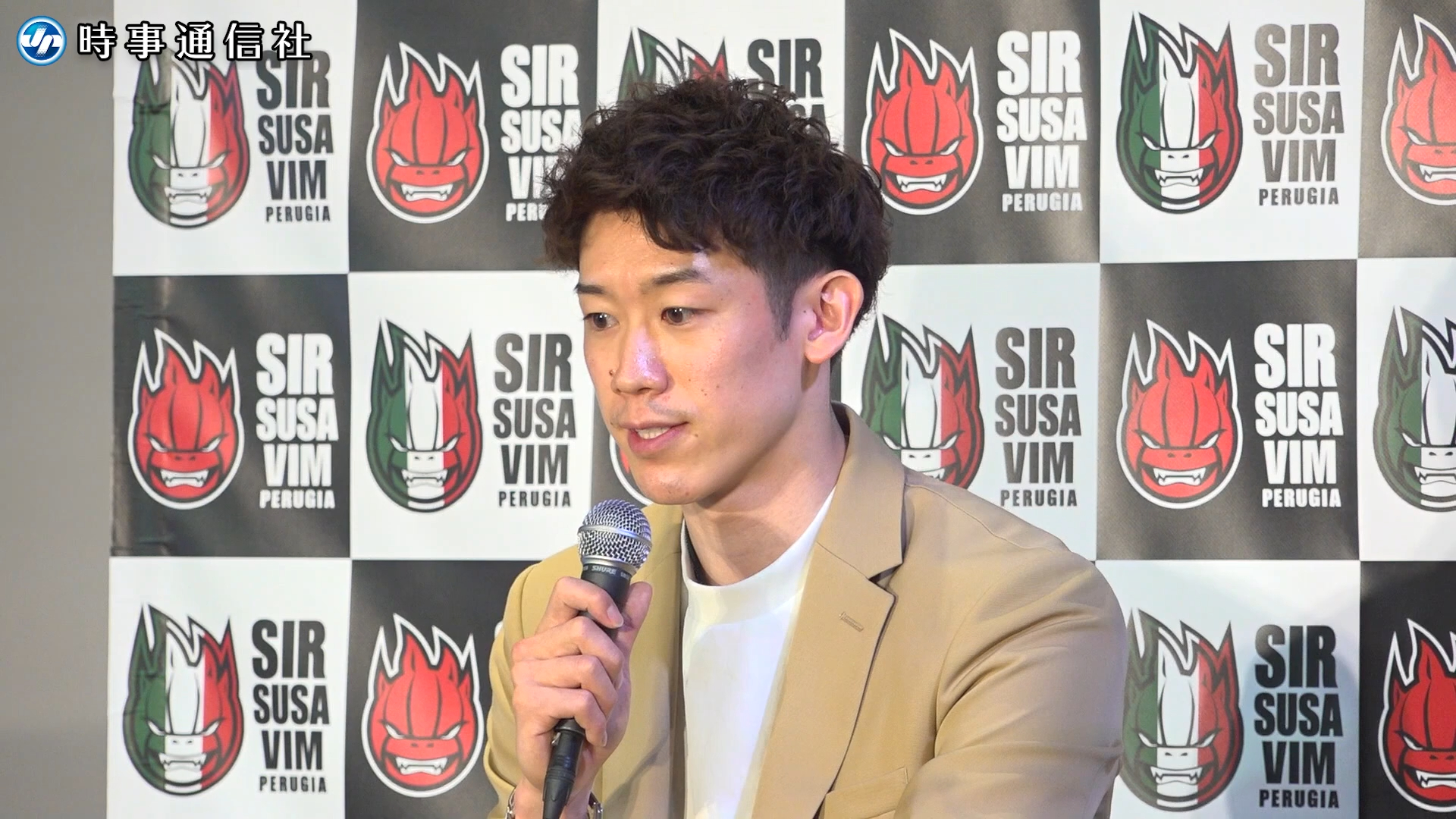 石川「世界一は目の前」 王者ペルージャ移籍で会見 バレーボール男子