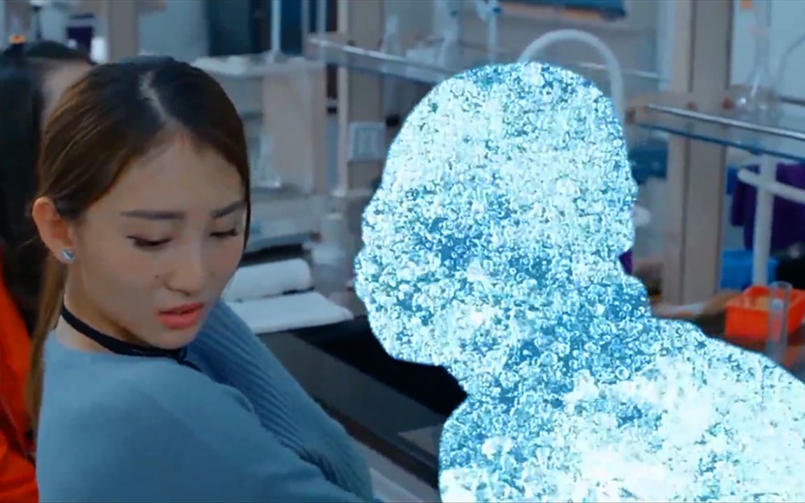 小伙无意中喝下神奇药水拥有了隐身的超能力这下女同学可遭殃了