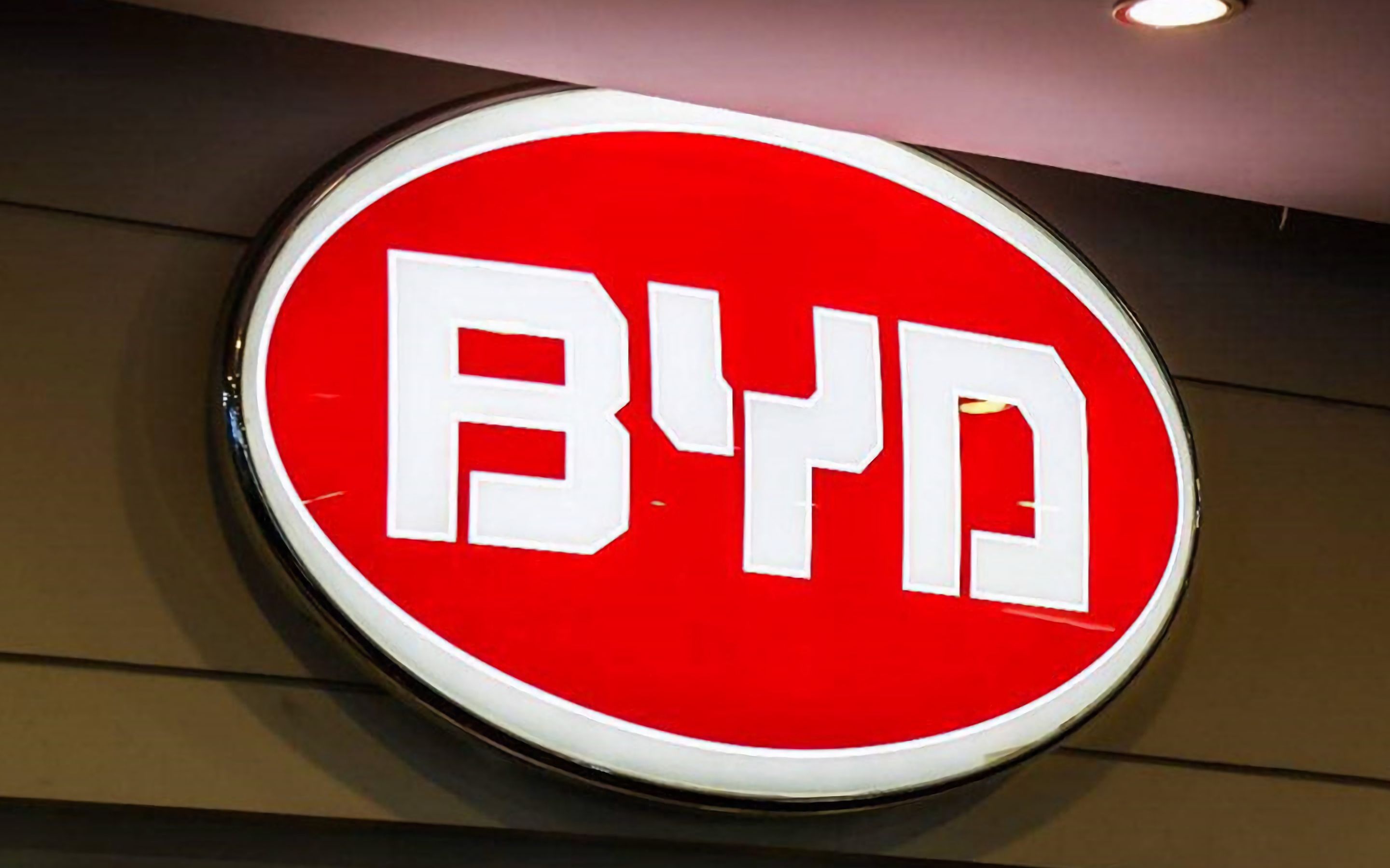 "比亚迪唐"亮相北欧,售价45万人民币,"刀片"电池成最大功臣_哔哩哔哩