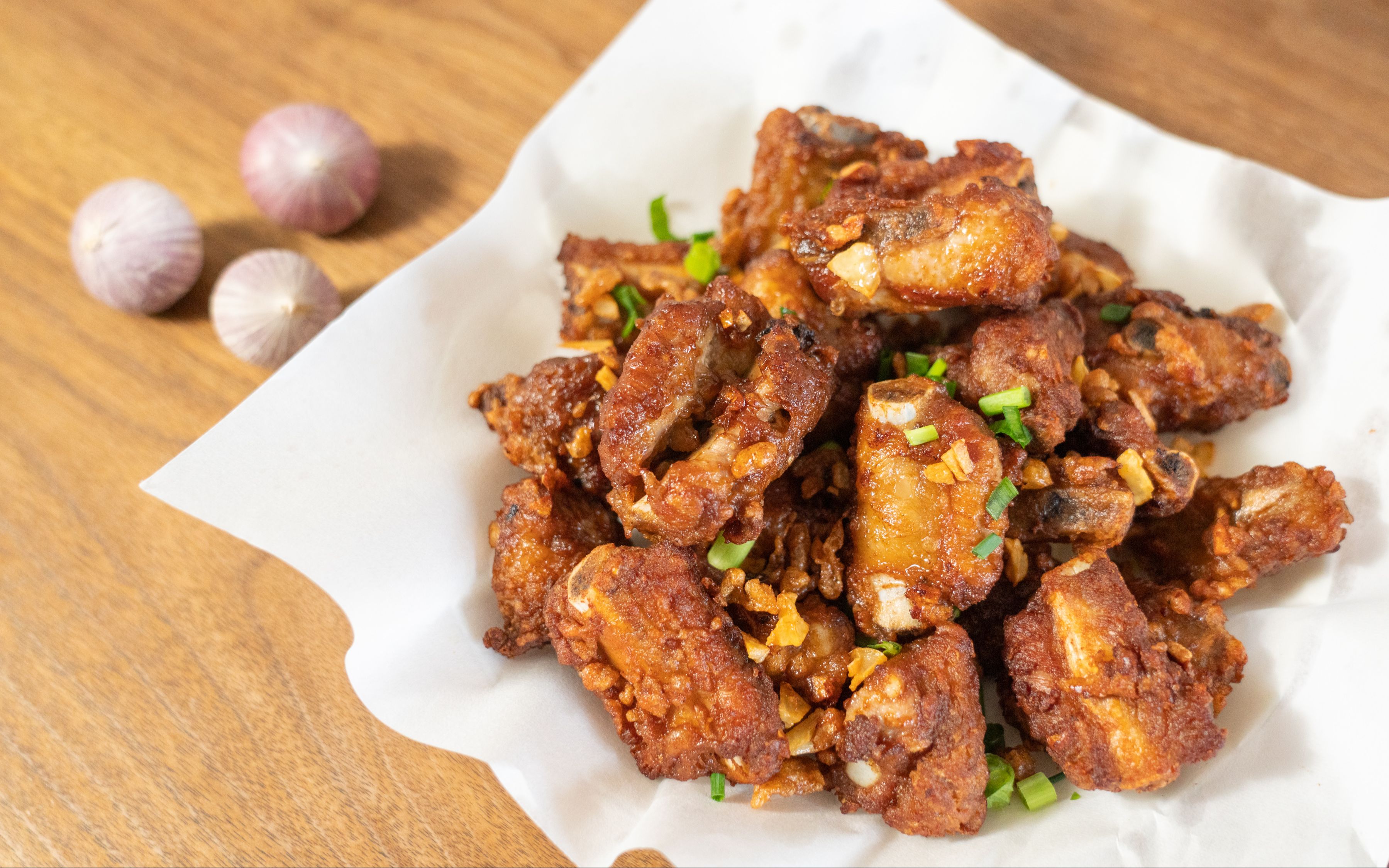 活动  【雨杭叔叔】油炸才是王道,让人忍不住吮指的蒜香排骨