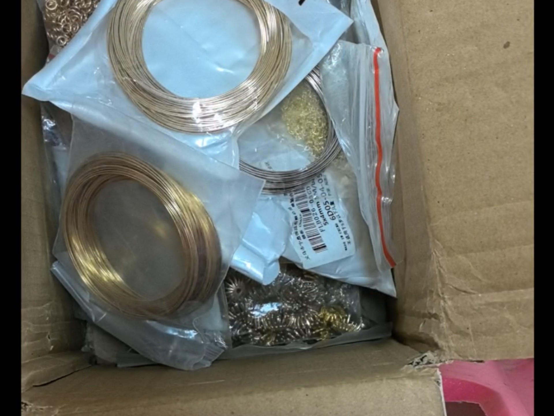 以贱金属或银为底的包金材料(贱金属制品是什么)