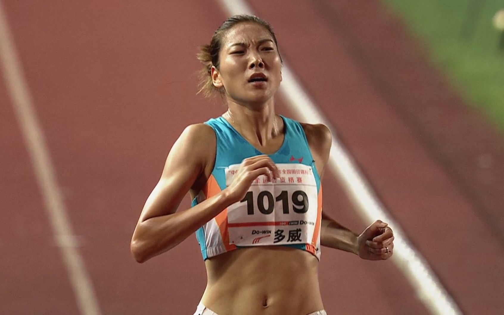 20210625全国田径锦标赛女子1500米预赛第二组 王春雨4:11.42