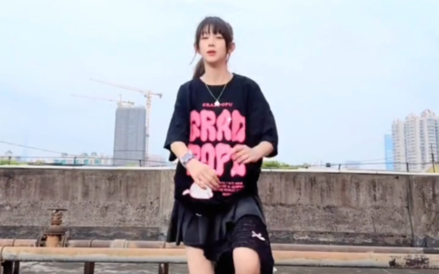 小叶子vanessa92:叶子弟弟上线,随机迷倒一个女大96这歌好好听