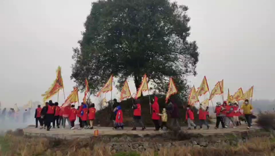 [图]唐门龙灯闹新春，祭祖，鞭炮齐鸣，浓浓的传统年味又回来了！