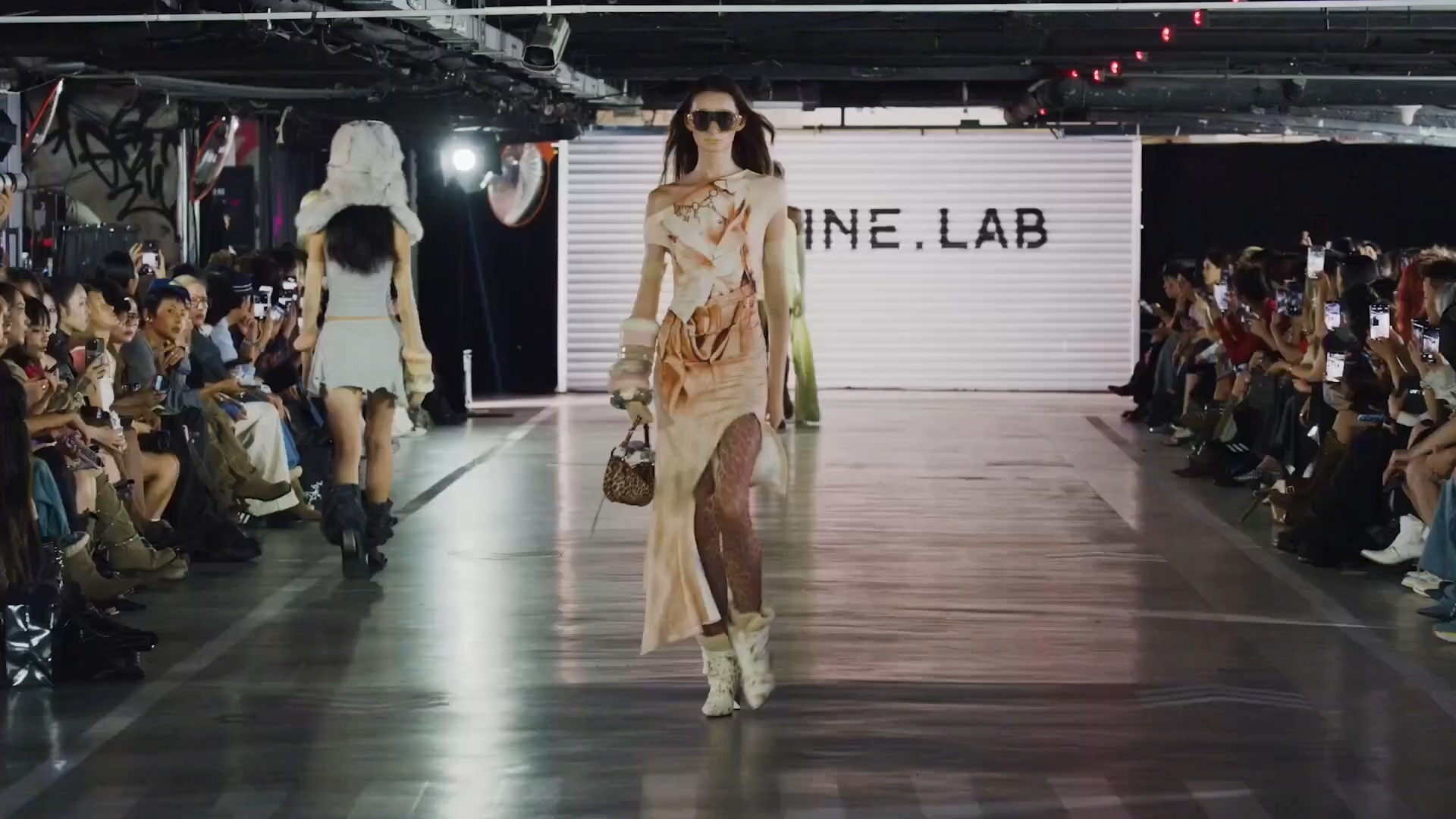 【全网首发】DAPHNE.LAB X Marrknull 2026春夏系列秀场