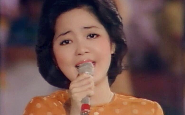 [图][1080P高清~凄美高音]邓丽君 夜の乘客 1976 live~现场版 今夜想起你 日文版