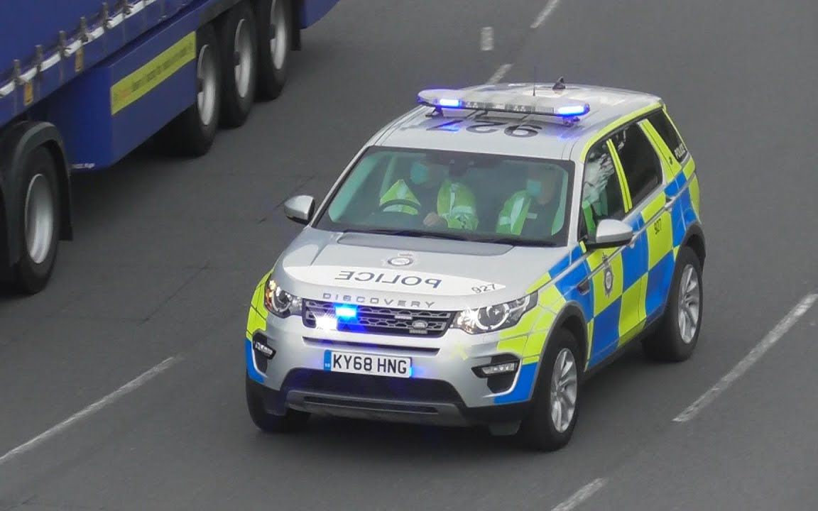 英国国防部警察 路虎发现运动版警车出警