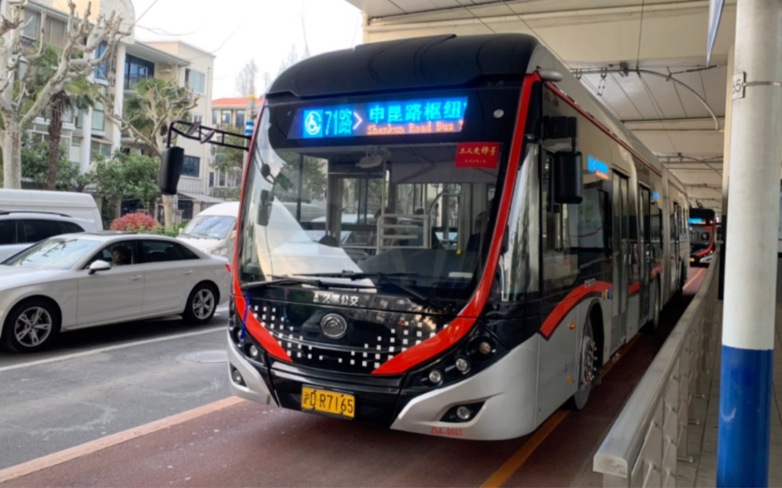 上海中运量71路18米无轨电车小拍