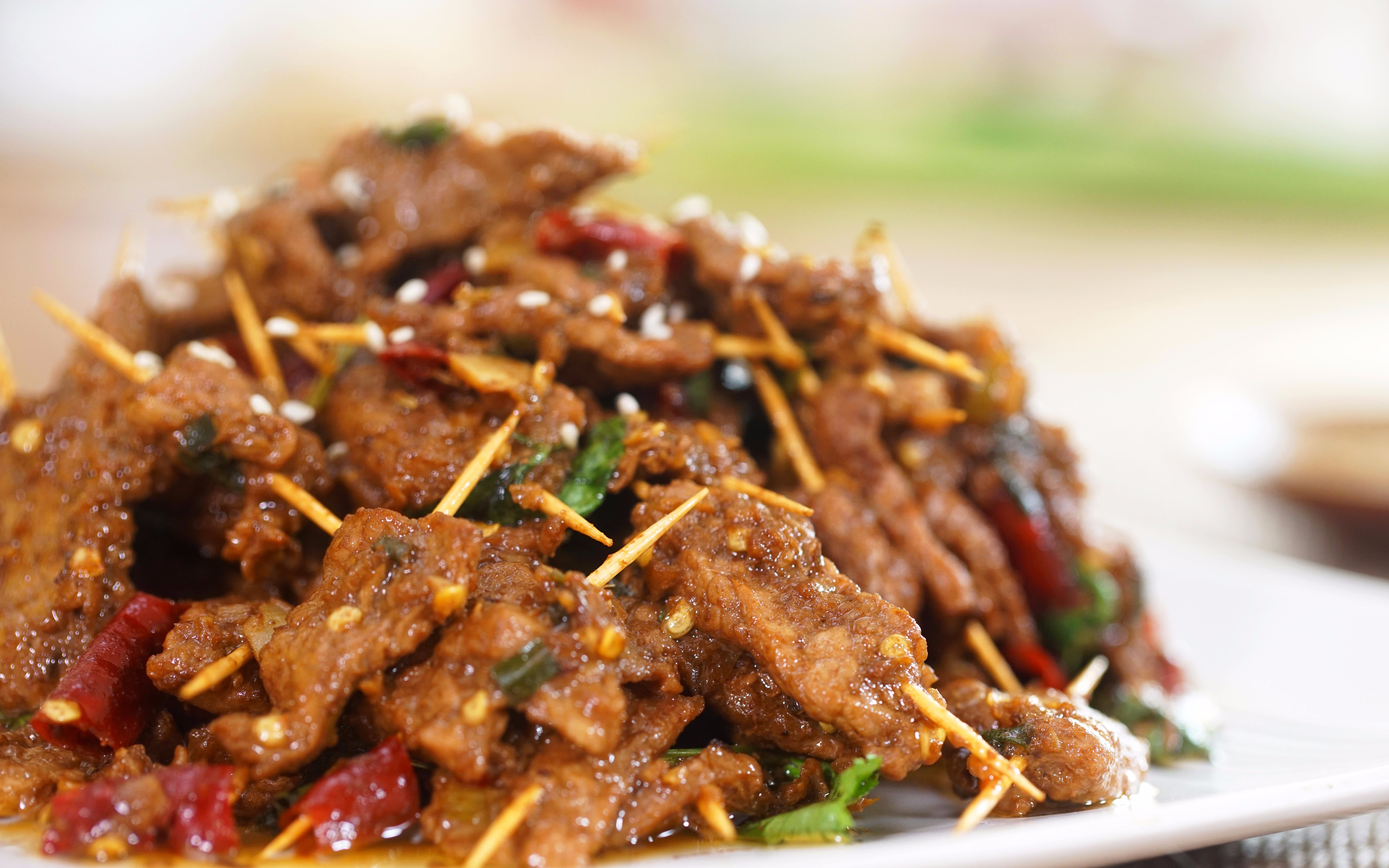 【牙签肉】简单又香辣的周末零食,一口一个太过瘾![羊仔的寻味手札]