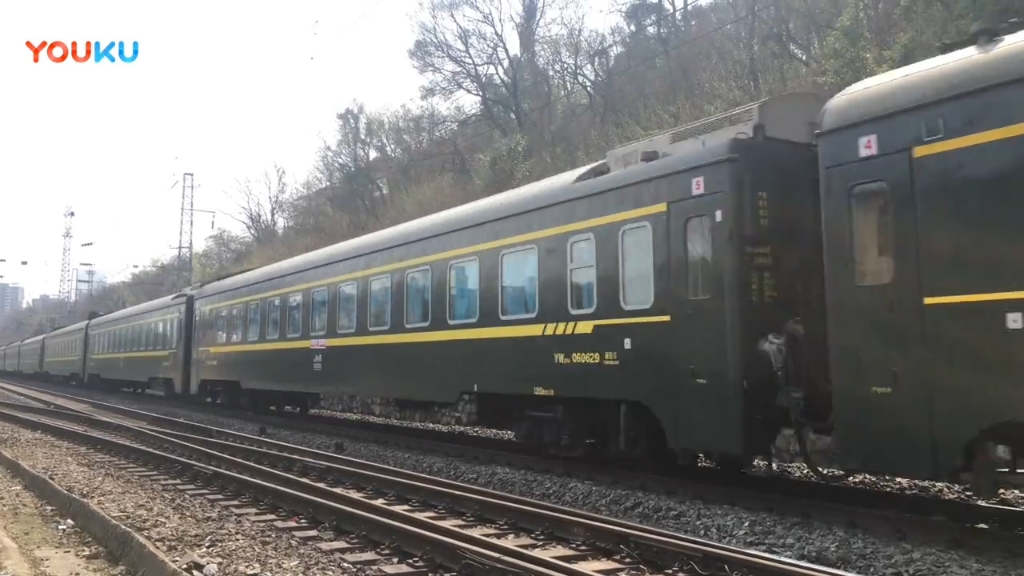 hxd1d牵引金温25k列车k1256通过掉头线