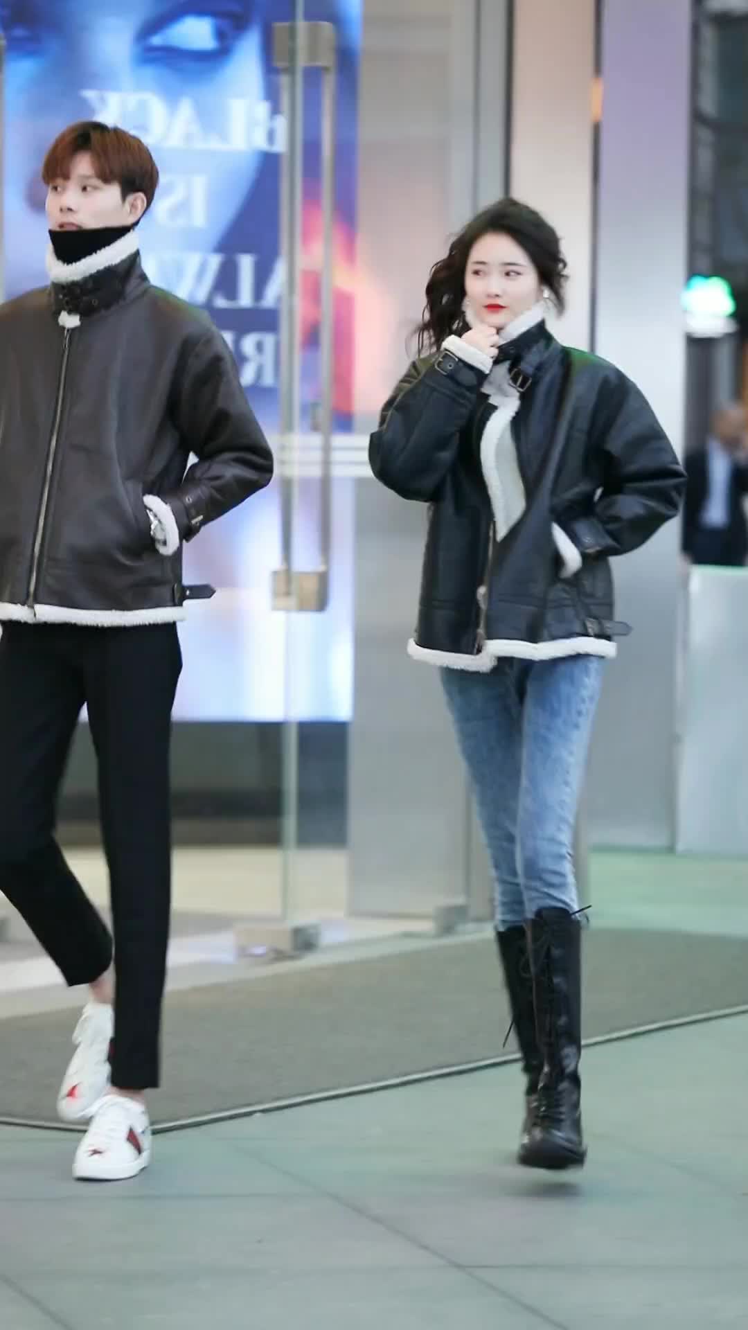 偶遇网红晨妍和黄锦鸿,俊男美女太养眼了吧?