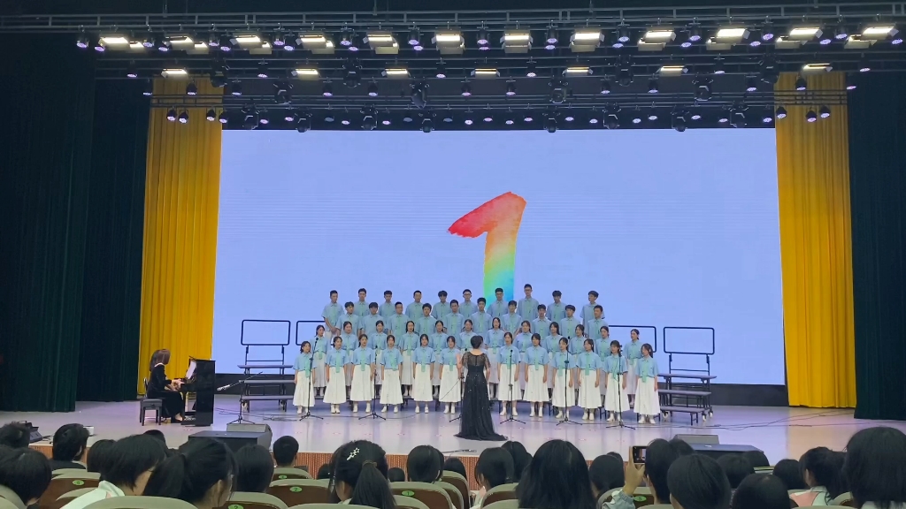 宁德一中合唱团为高三学子加油啦