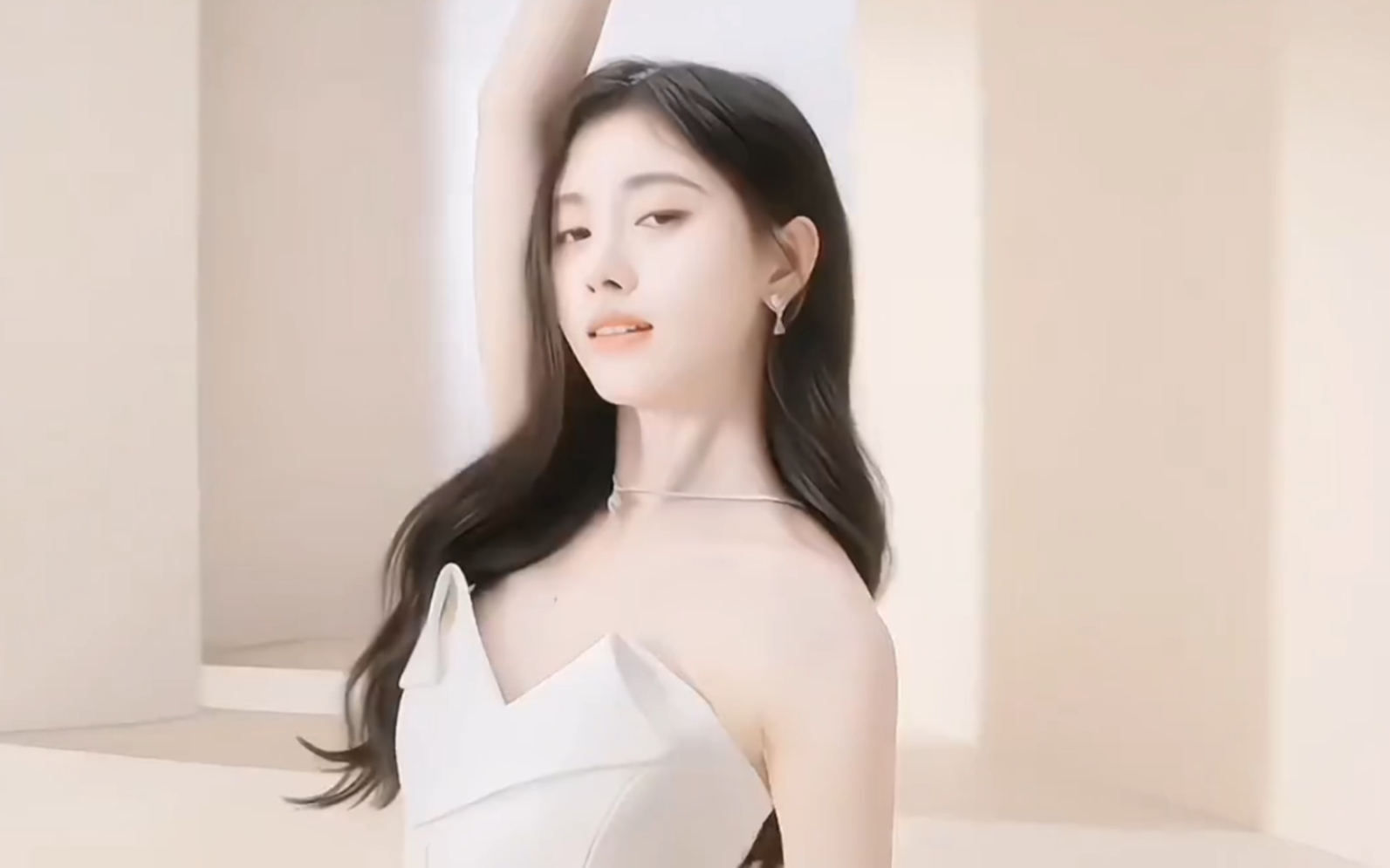 鞠婧祎棒球礼服造型