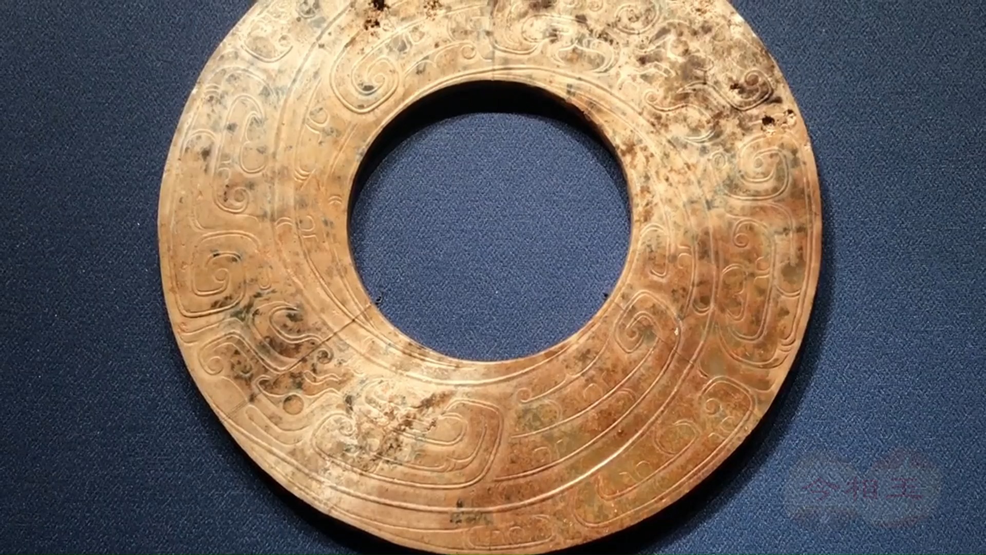 每日美玉:龙纹玉环(西周)山西博物院