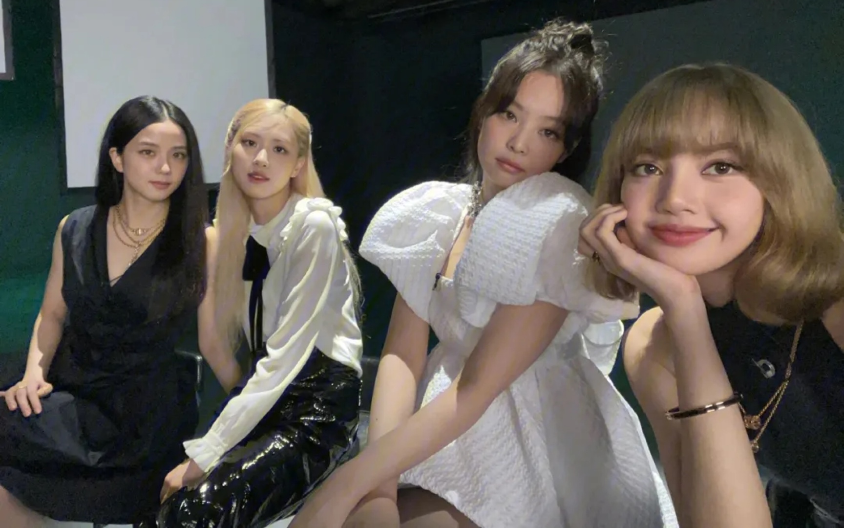 当black pink四人说中文,肉:发音对不对不重要,重要的是要有礼貌!