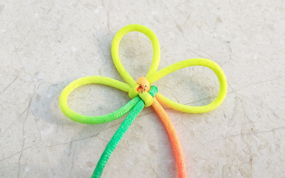 木子手工:三耳酢浆草结的红绳编织方法,学会才发现原来这么简单