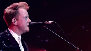 搬运 Two Door Cinema Club 爱尔兰乐队两门剧院 Undercover Martyn Reading Festival 2012 哔哩哔哩 つロ干杯 Bilibili
