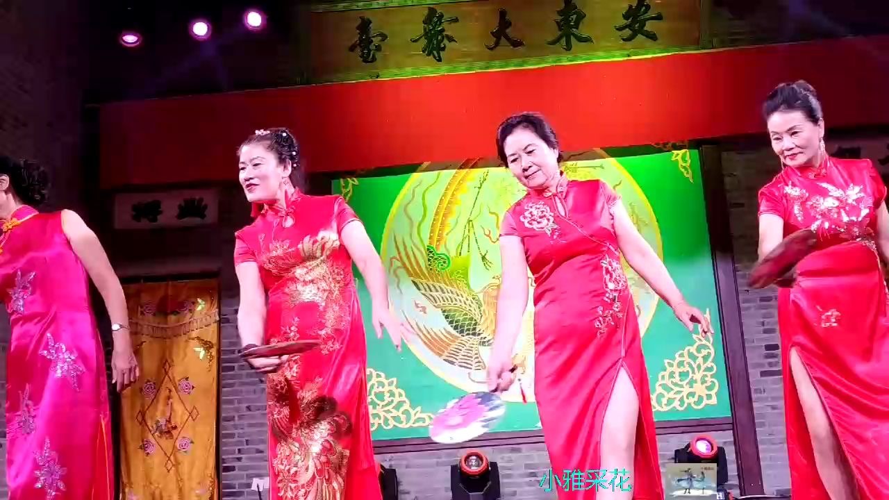 [图]她们的模特表演《江南之恋》；曼妙的舞姿，江南女子的柔情蜜意