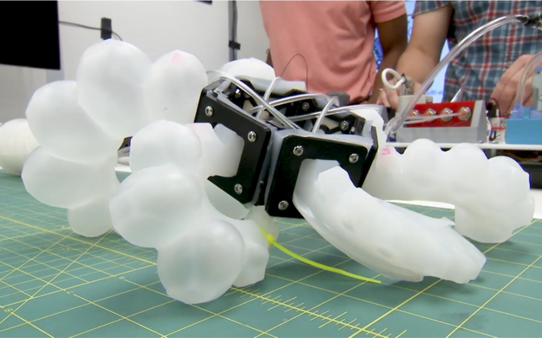 nasa展示最新太空探索软体机器人,不怕摔撞!