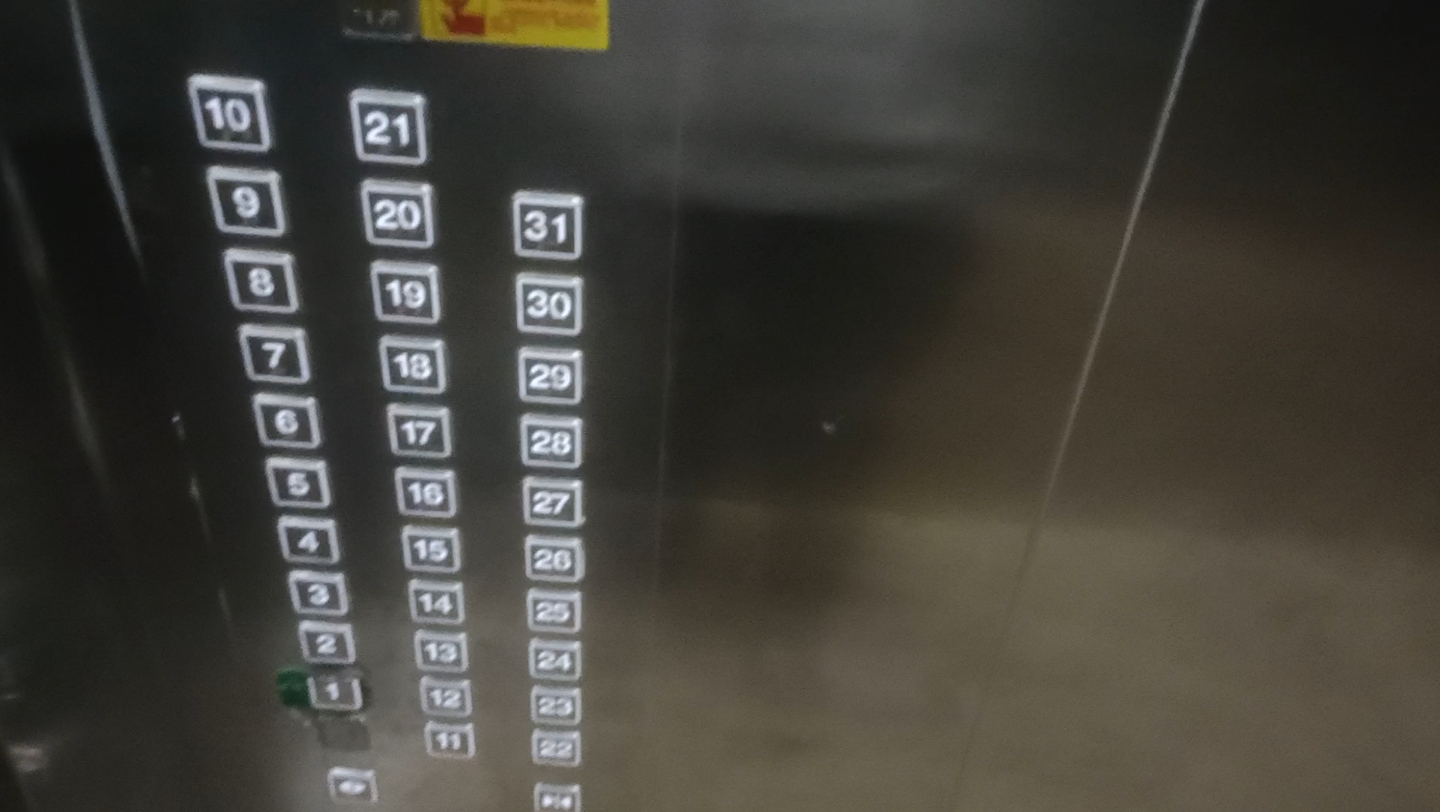 乘坐电梯从-1层到31层