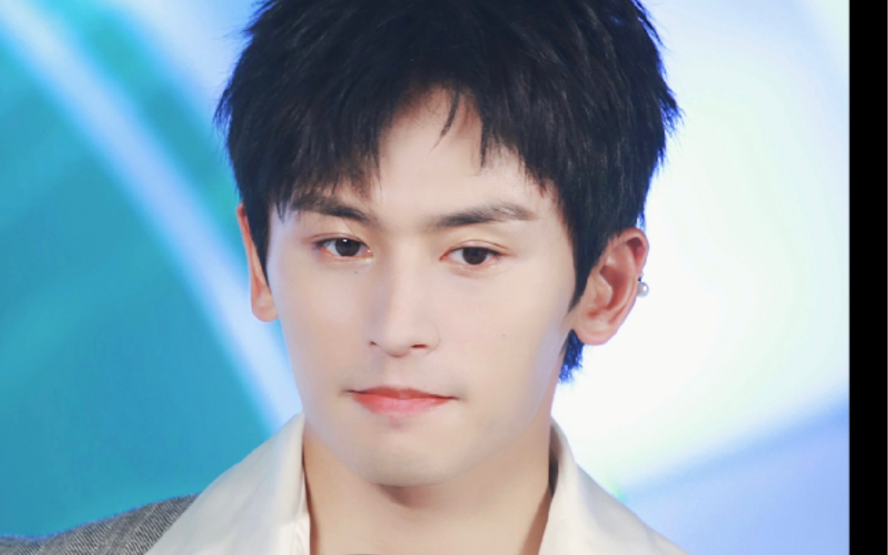 16张哲瀚京东碧浪全程直播cut‖做饭是创作,最近比较喜欢吃小龙虾