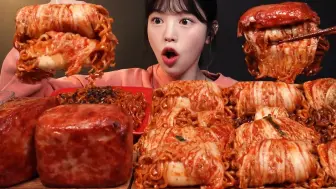 Download Video: Boki⭐️ 大块午餐肉、泡菜包裹的硬核炒面 Mukbang