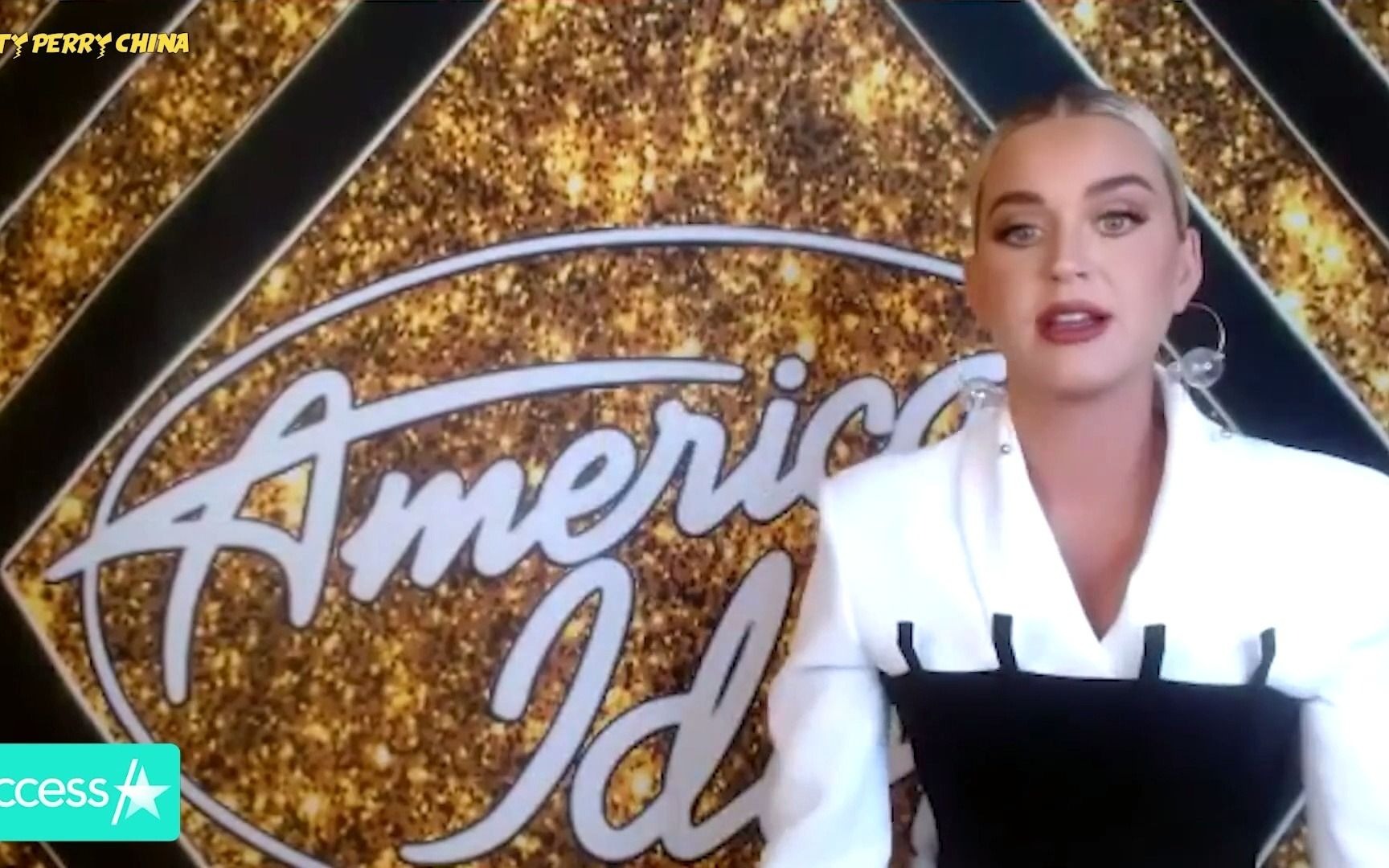 开花送水果姐他们女儿的手脚掌纹印作为母亲节礼物