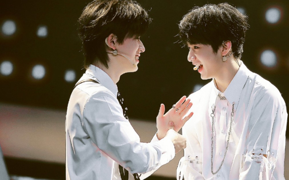 【文轩】能有什么坏心眼呢?他们只是想牵手而已