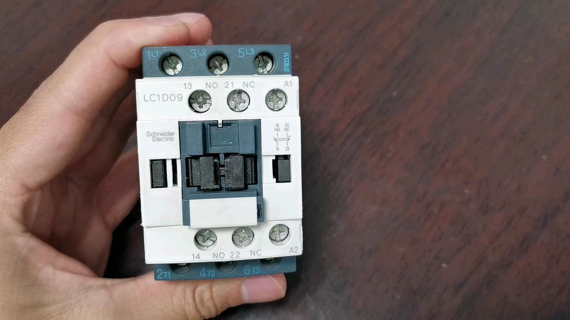 厂里电梯的接触器坏了 详细拆解康康里面包括什么 弹簧 线圈?