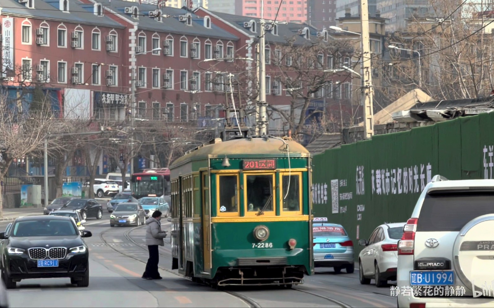 【hdr10】大连有轨电车201路的路面无站台车站 dl3000 3016在东关街乘
