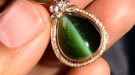 和田玉碧玉猫眼吊坠18k金镶嵌伴南非钻石黑猫眼品质上乘档次十足整体