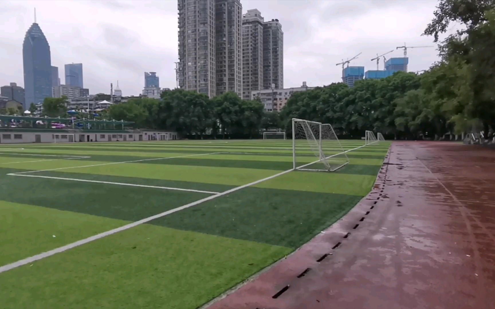 【旅拍vlog】武汉青少年宫内的足球场_哔哩哔哩_bilibili