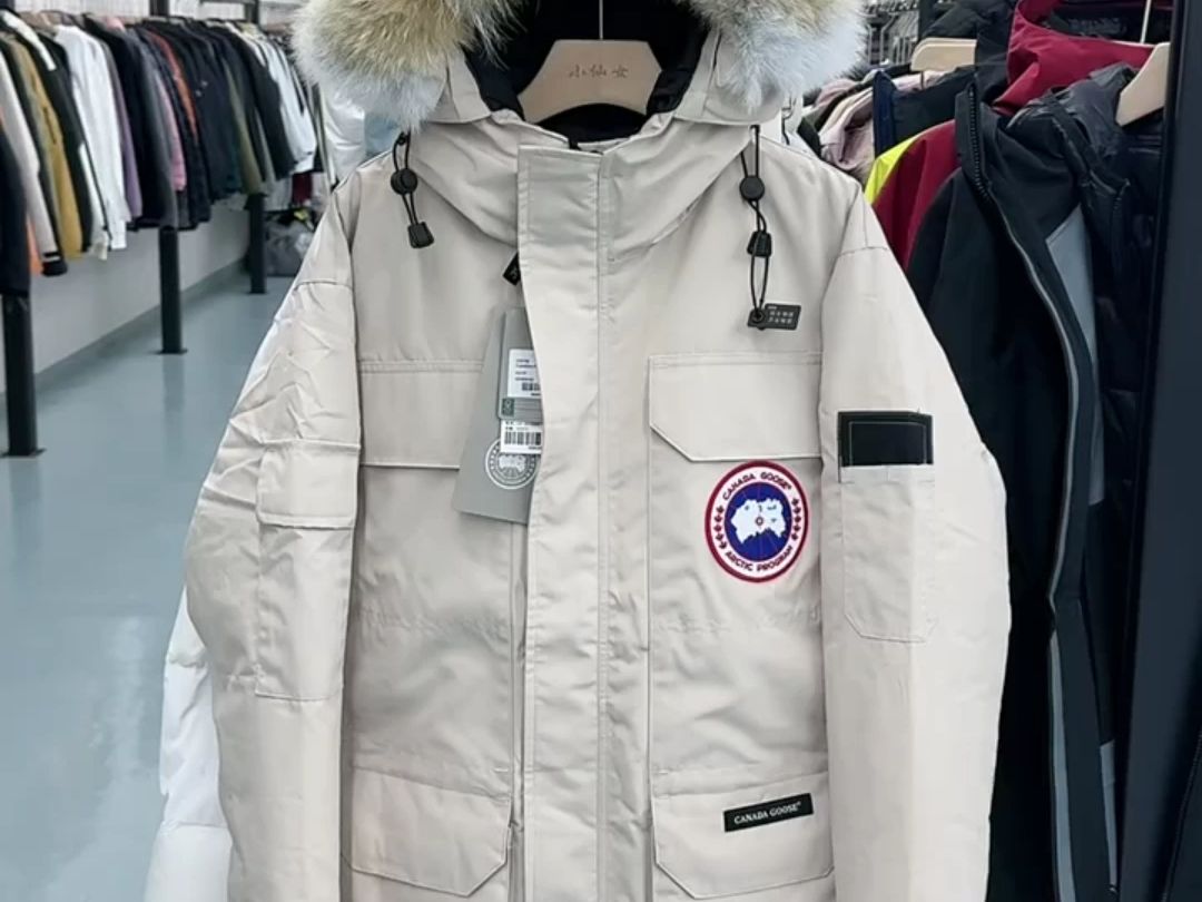 羽绒服也有高颜值 加拿大鹅远征经典款细节详解实拍 几张的质量竟然
