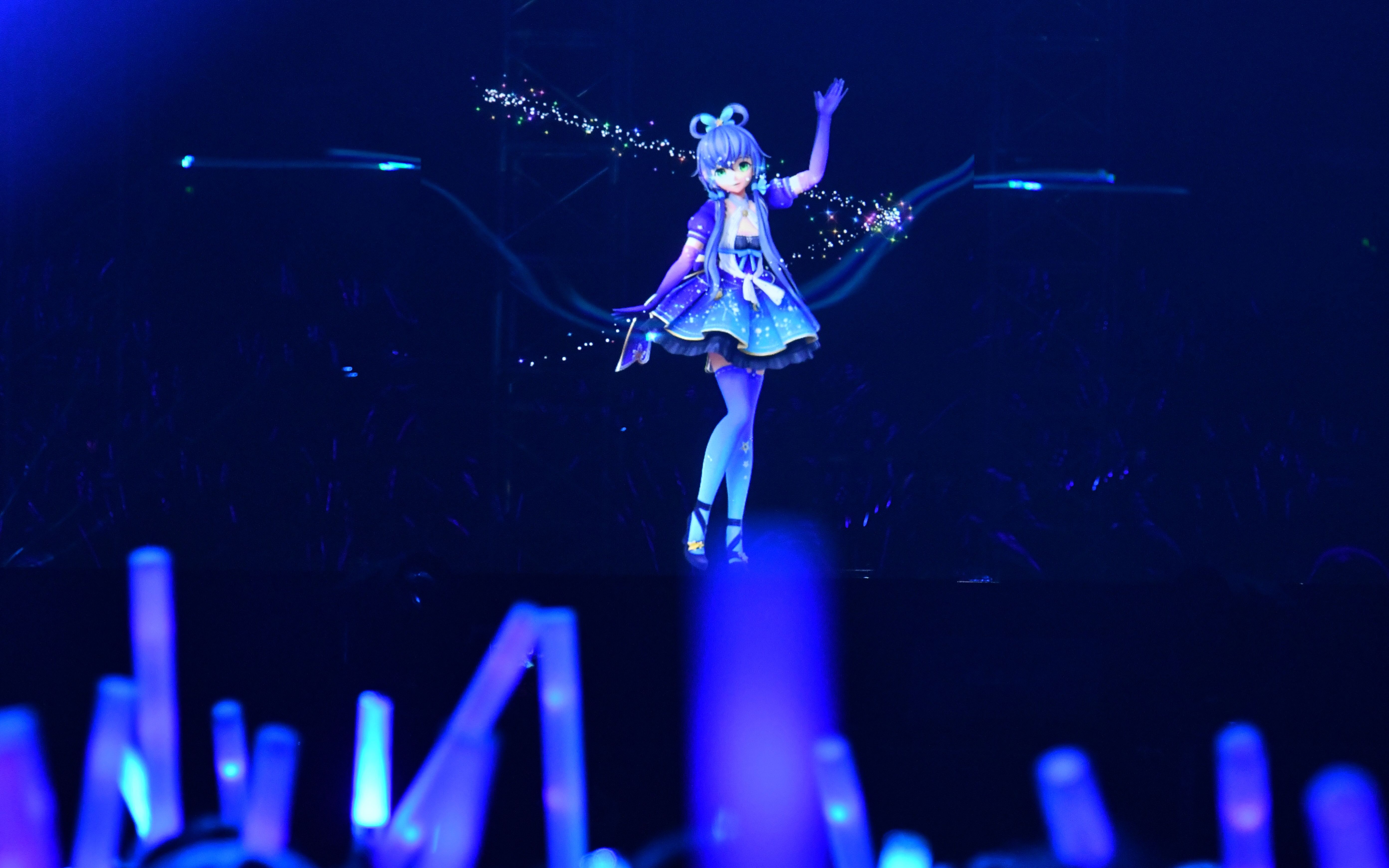 洛天依x郎朗破次元跨界合作高科技首秀默契配合引爆上海