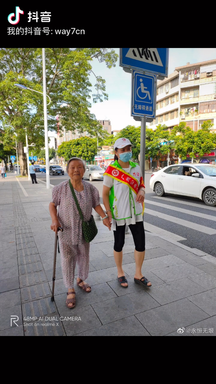 [图]广州从化公共文明引导志愿者：文明交通的“