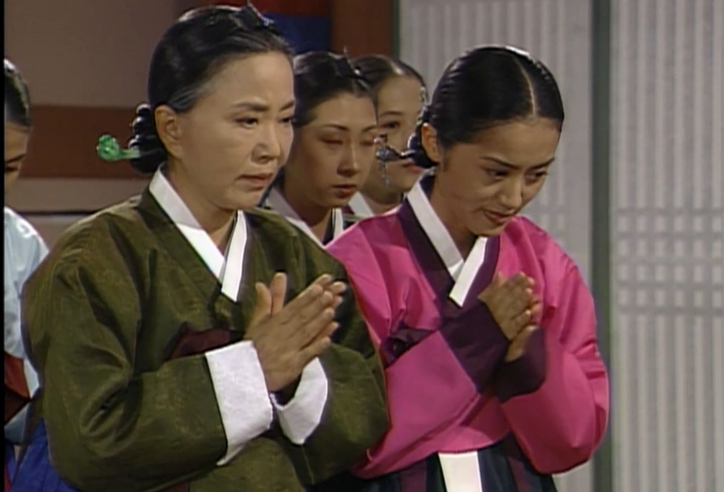 张禧嫔1995:禧嫔张氏设神堂诅咒仁显