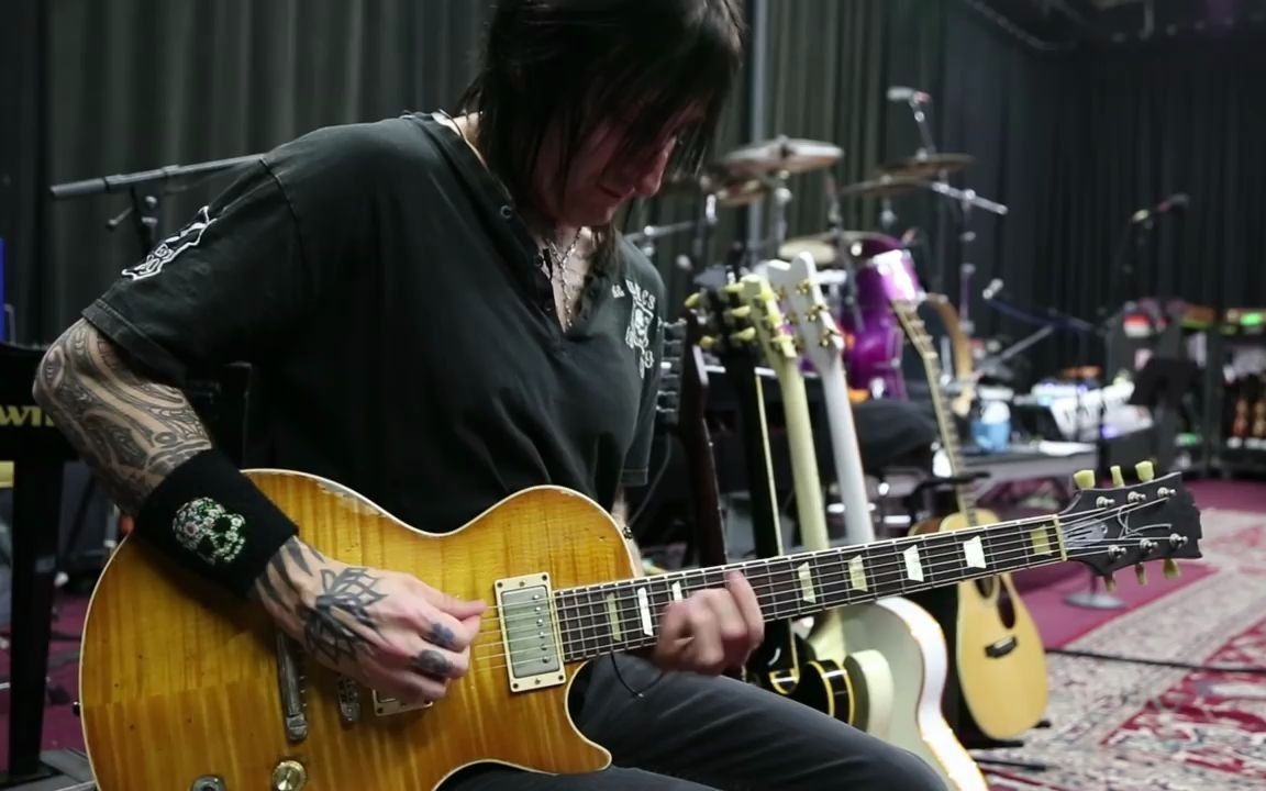 [图]Supro Black Magick amp demo by Guns & Roses guitarist Richard Fortus